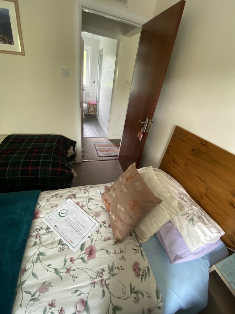 Family Triple Room, 1 Bedroom, Private Bathroom, Ground Floor photo 3