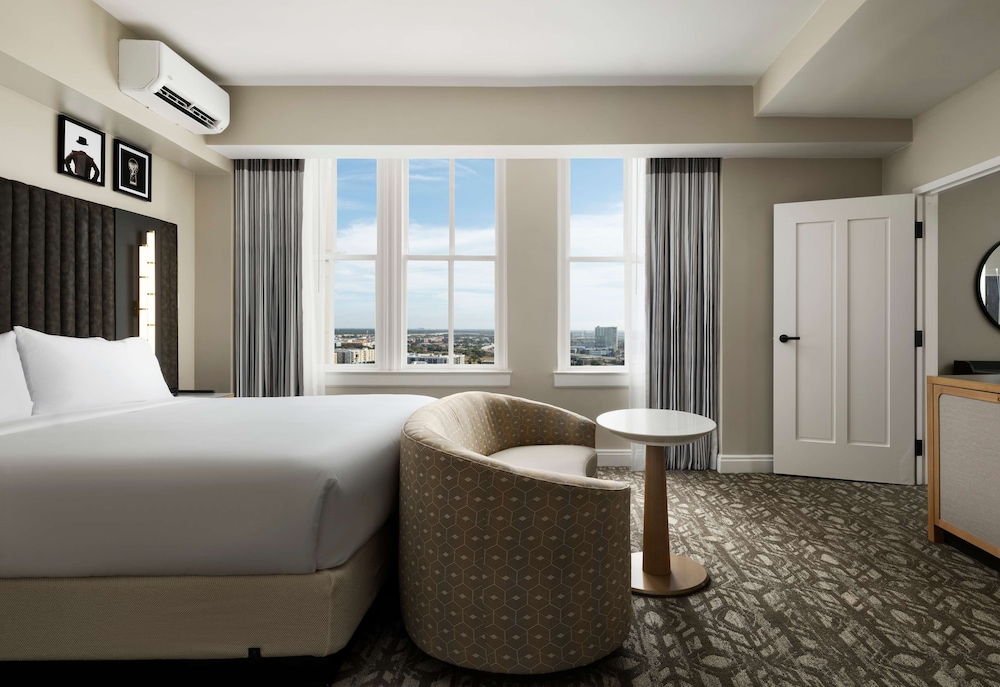 Junior Suite, 1 King Bed, Accessible, Bathtub (Mobility & Hearing) photo 1