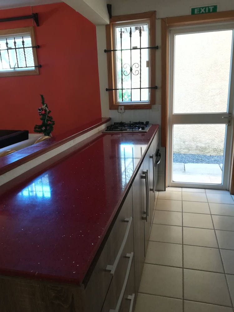 Classic Villa, 4 Bedrooms photo 2