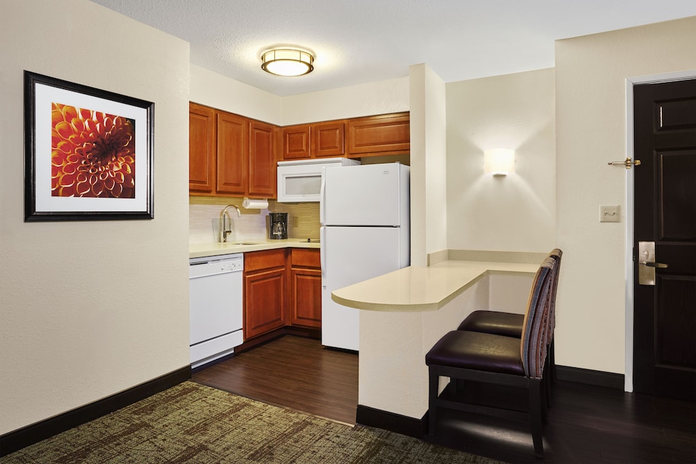 Suite, 1 Bedroom, Kitchen (1 King Bed, Sofa Bed) - Photo 2