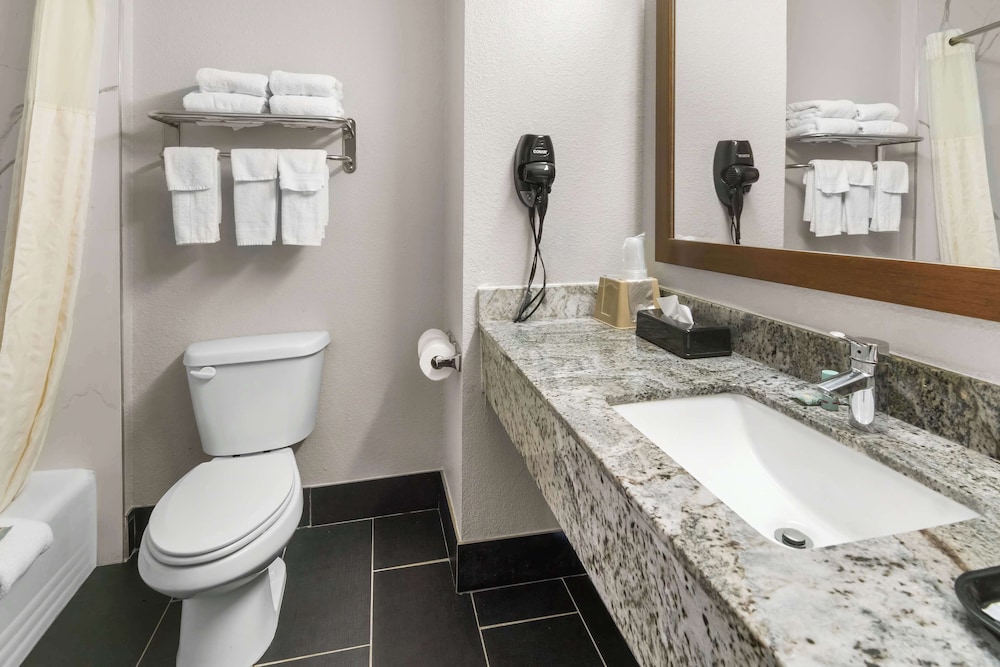 Standard Room, 2 Queen Beds, Accessible, Refrigerator & Microwave photo 3