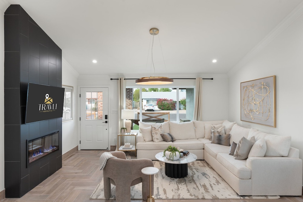 NEW The Hensley on Hubbell Designer Oasis w Pool, Photo 15