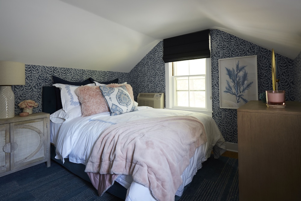 Premium Suite, 1 Queen Bed photo 2
