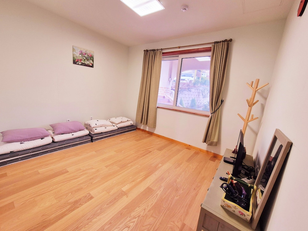 Family House, 4 Bedrooms, Private Bathroom, Ocean View photo 2