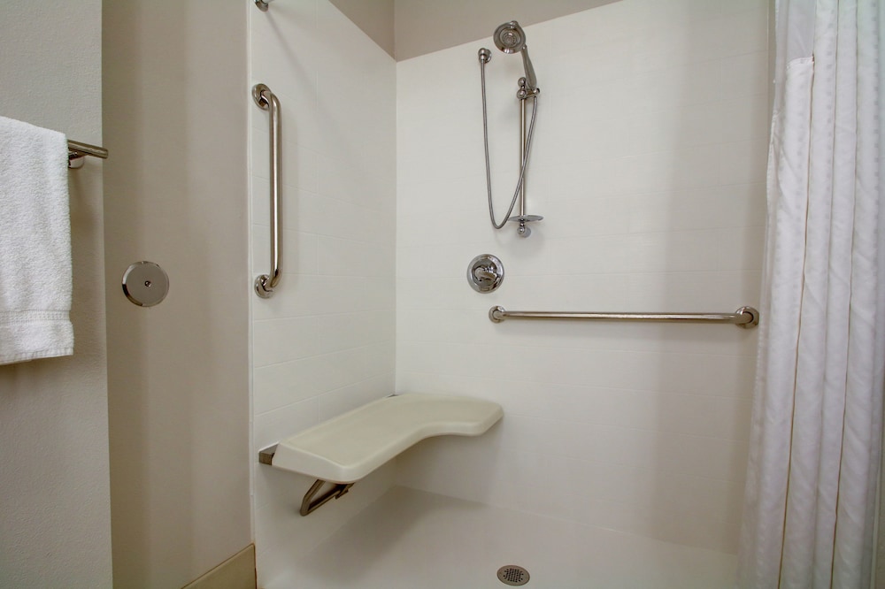 Standard Room, 1 Queen Bed, Accessible (Communications, Roll-In Shower) - Photo 2