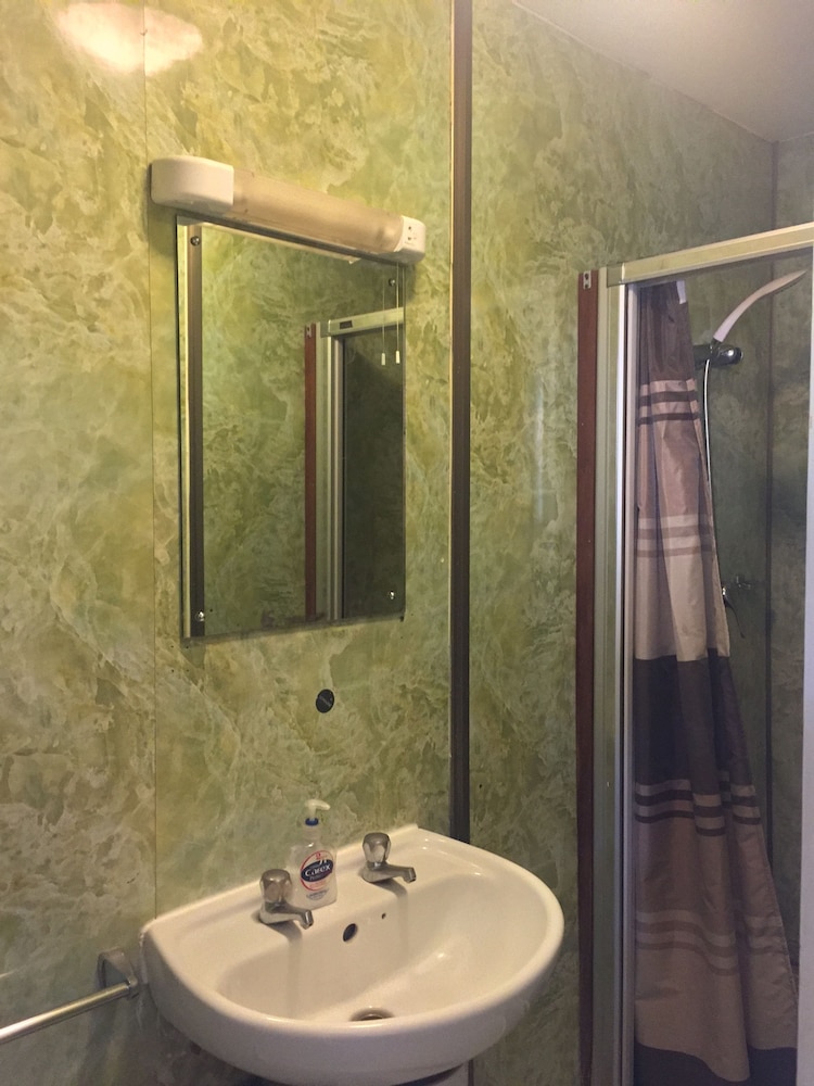 Family Room, Ensuite photo 3