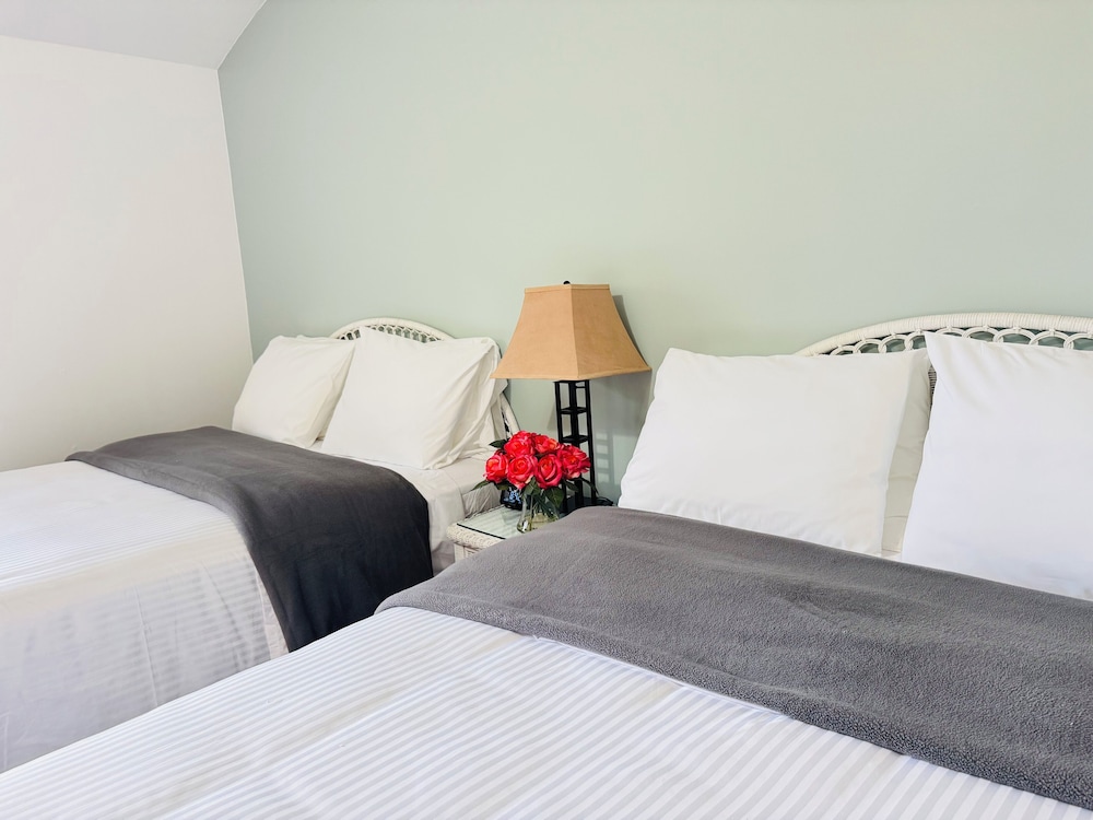 Deluxe Room, 2 Queen Beds photo 1
