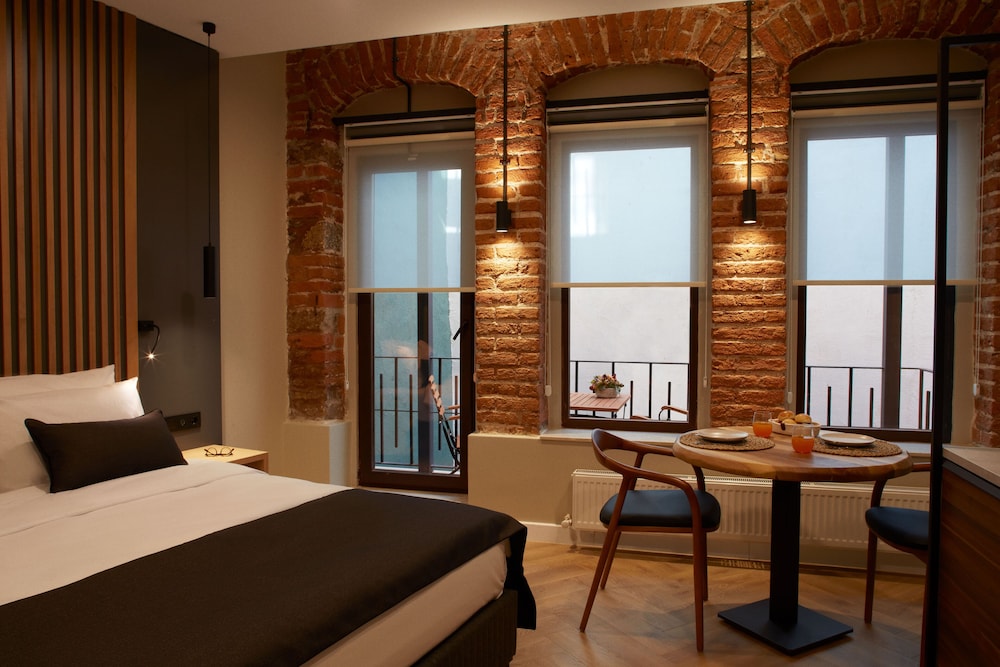 Deluxe Room with Balcony photo 3