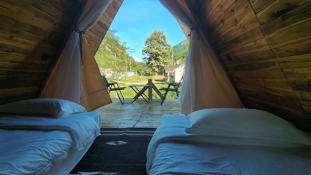 Classic Chalet, 1 Queen Bed, Patio, Hill View photo 2