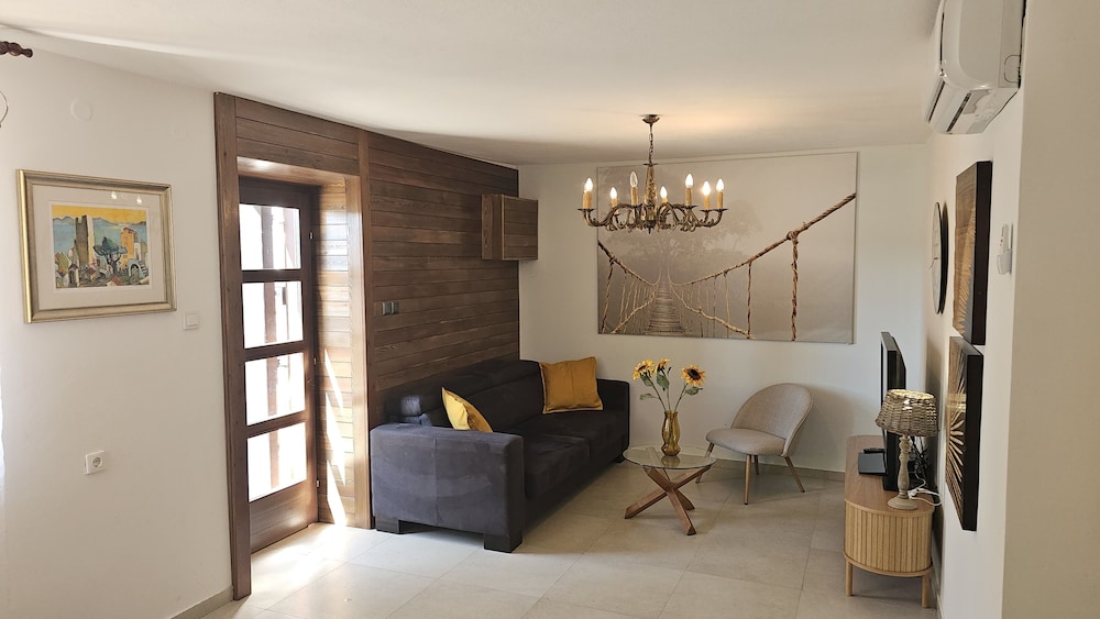 Classic House, 2 Bedrooms, Sea View