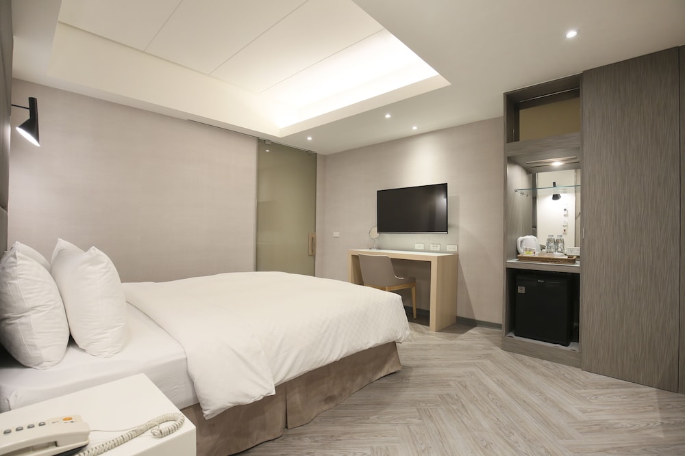 Economy Room, No Windows - Photo 6