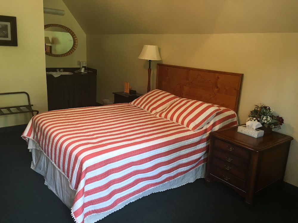 Deluxe Room, 2 Queen Beds, Non Smoking photo 2