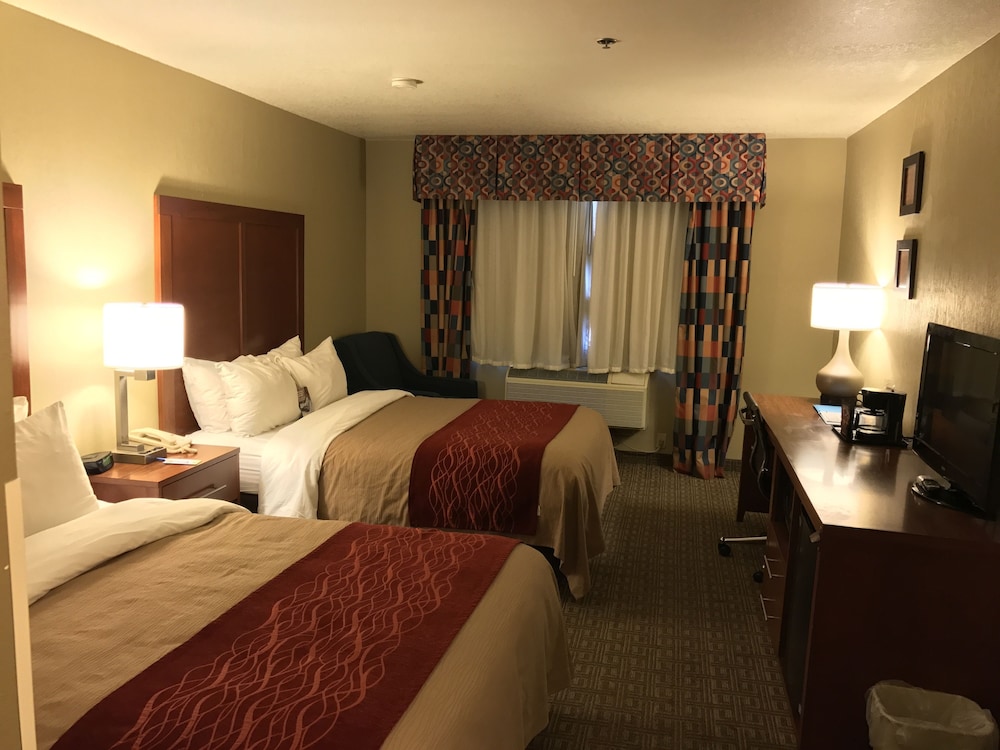 Standard Room, 2 Queen Beds, Non Smoking - Photo 2