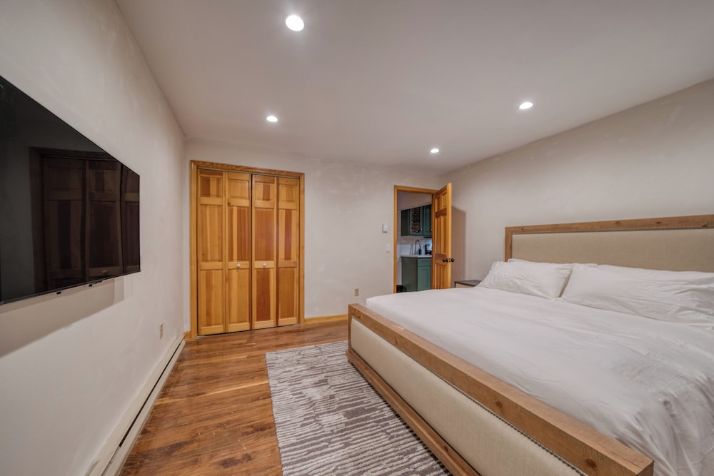 Luxury Suite, 1 King Bed with Sofa bed, Kitchen photo 2