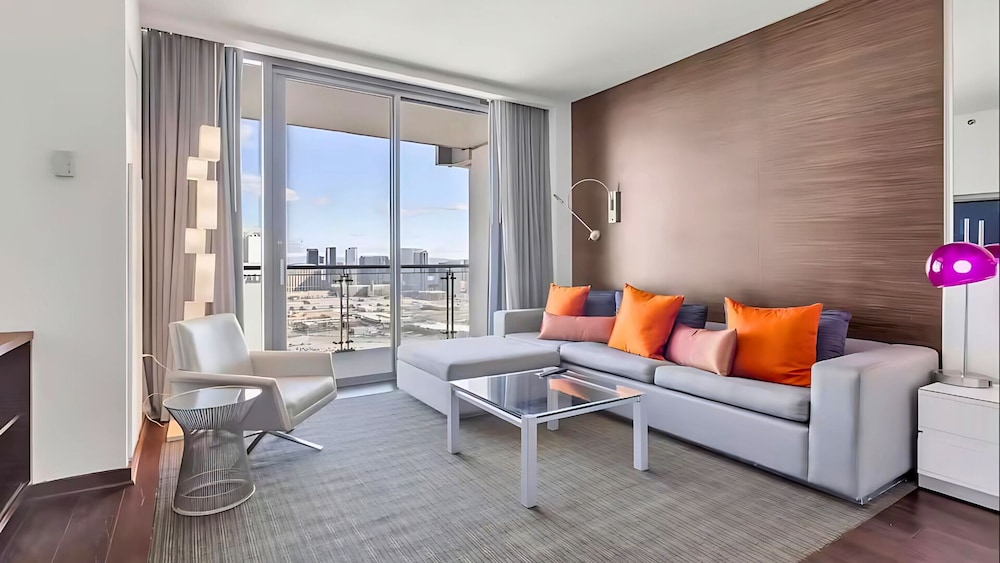 Executive Balcony Suite, 1 King Bed with Sofa bed