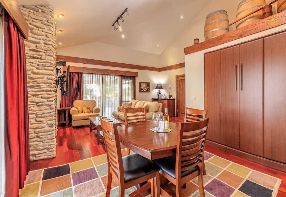 Executive Suite, Multiple Beds