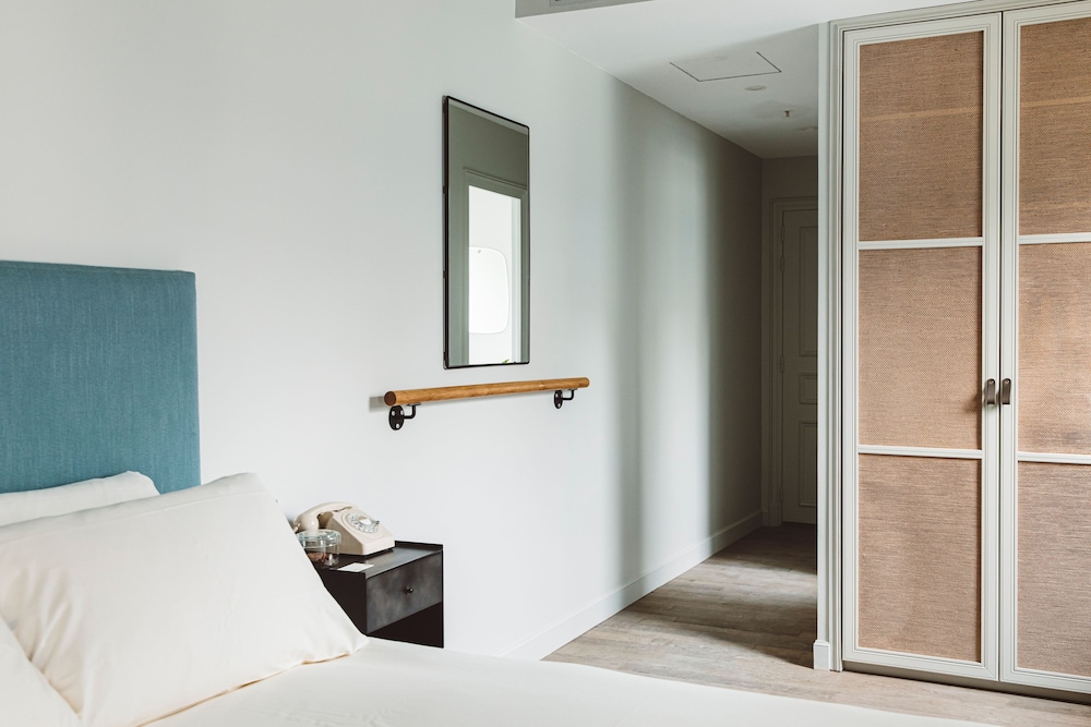 Superior Room, 1 Queen Bed (Retreat Hoy)