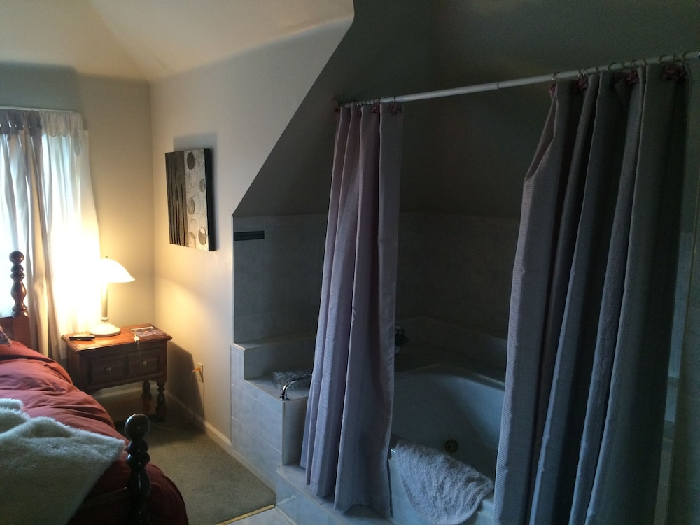 Romantic Suite, 1 King Bed with Sofa bed photo 3