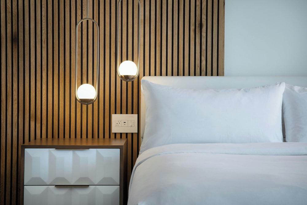 Room, 1 King Bed (Hearing Accessible)