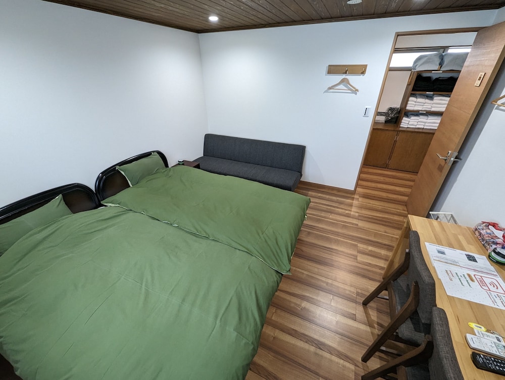 Twin Room - Photo 6