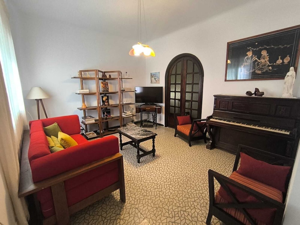 Traditional Apartment, 1 King Bed, Air conditioning