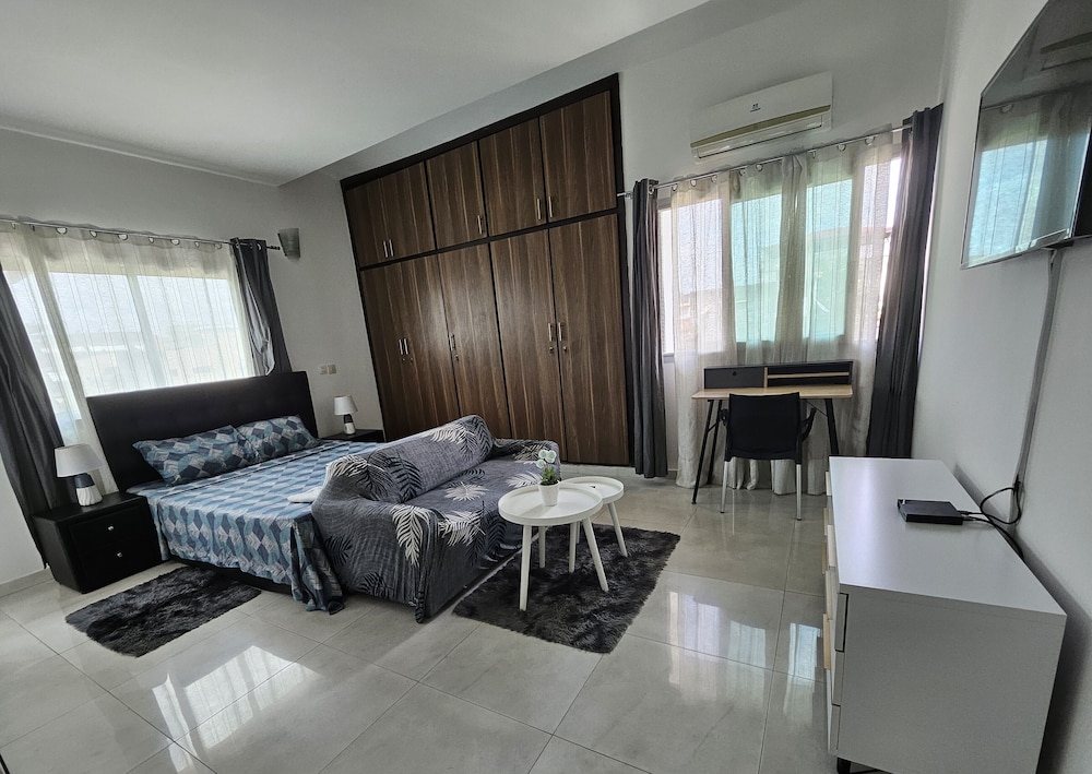 Superior Studio, 1 Queen Bed, Non Smoking photo 1