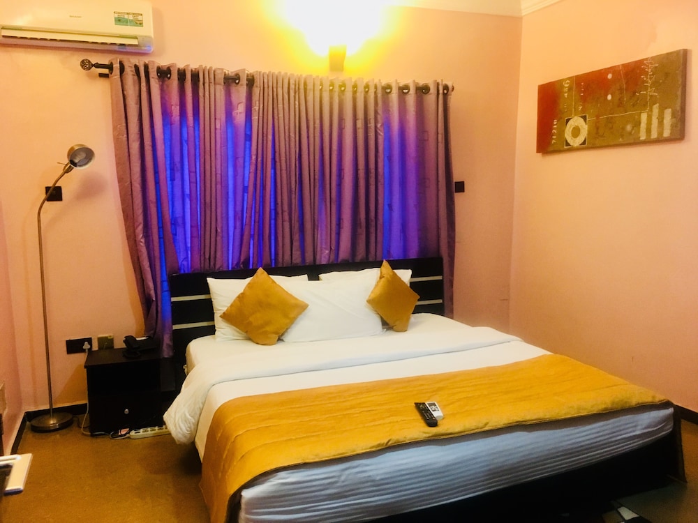 Standard Room, 1 Queen Bed, Non Smoking - Photo 6