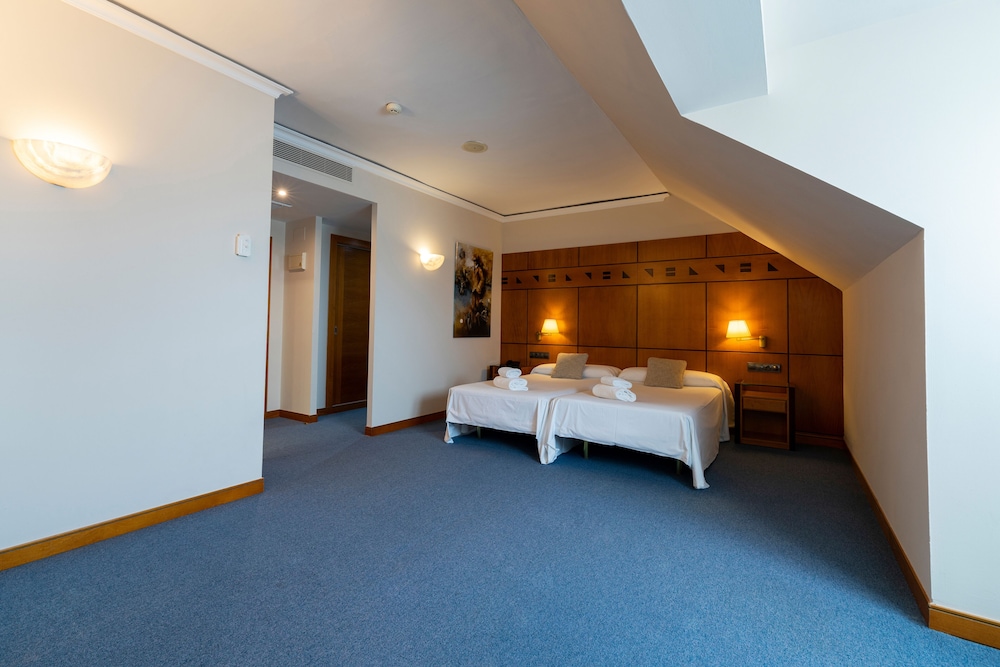 Double Room (2 adults) - Photo 3