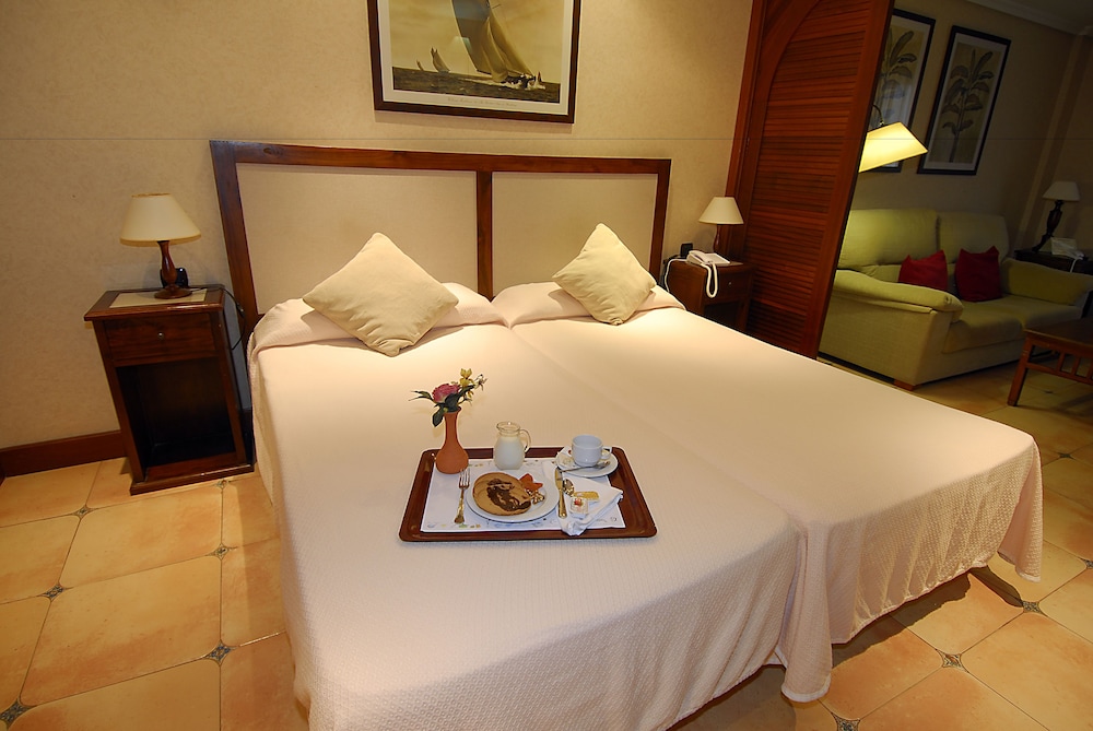 Junior Suite, Annex Building (2 adulto + 1 niño)