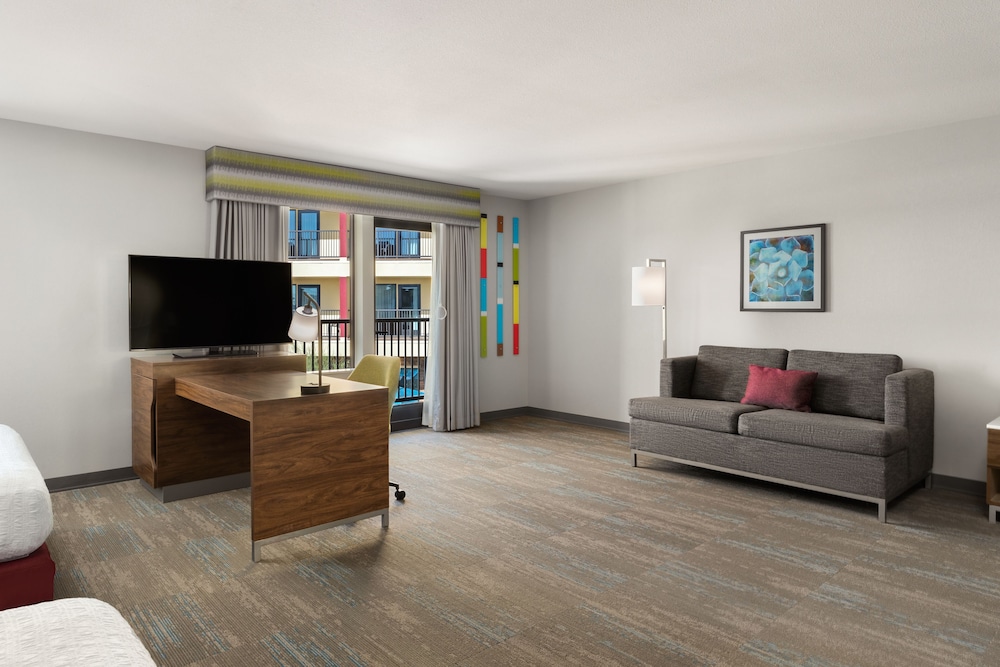 Suite, 2 Queen Beds, Refrigerator & Microwave (Balcony) - Photo 5