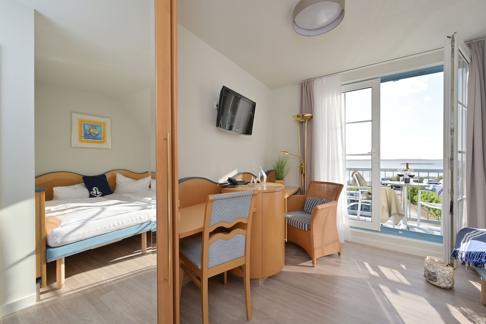 Double or Twin Room photo 3
