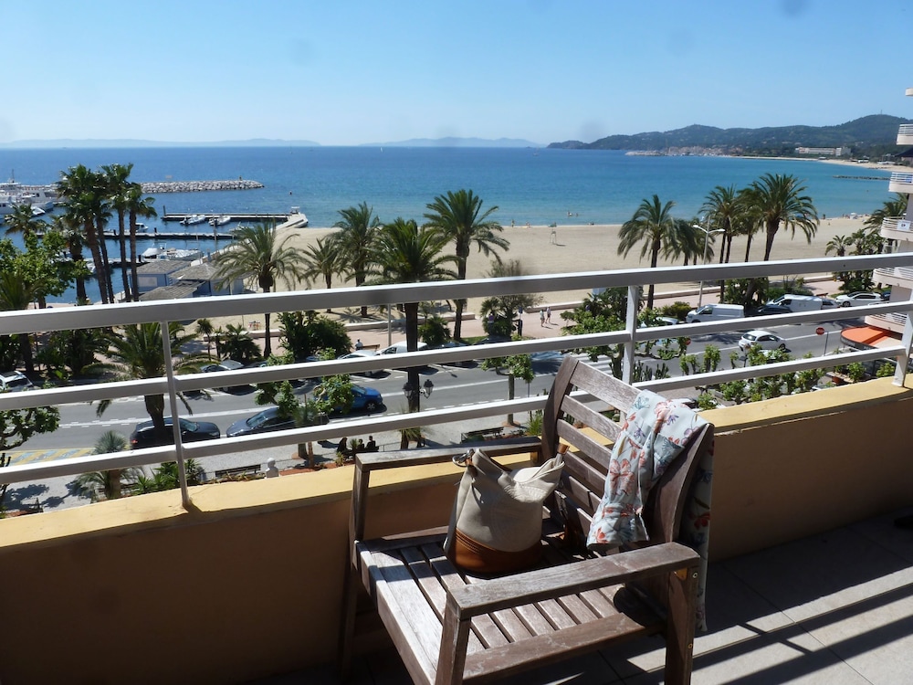 Premium Room, 1 Queen Bed, Non Smoking, Beach View