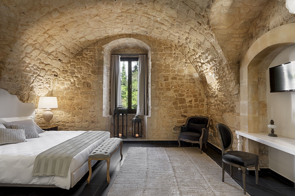Superior Quadruple Room, City View photo 3