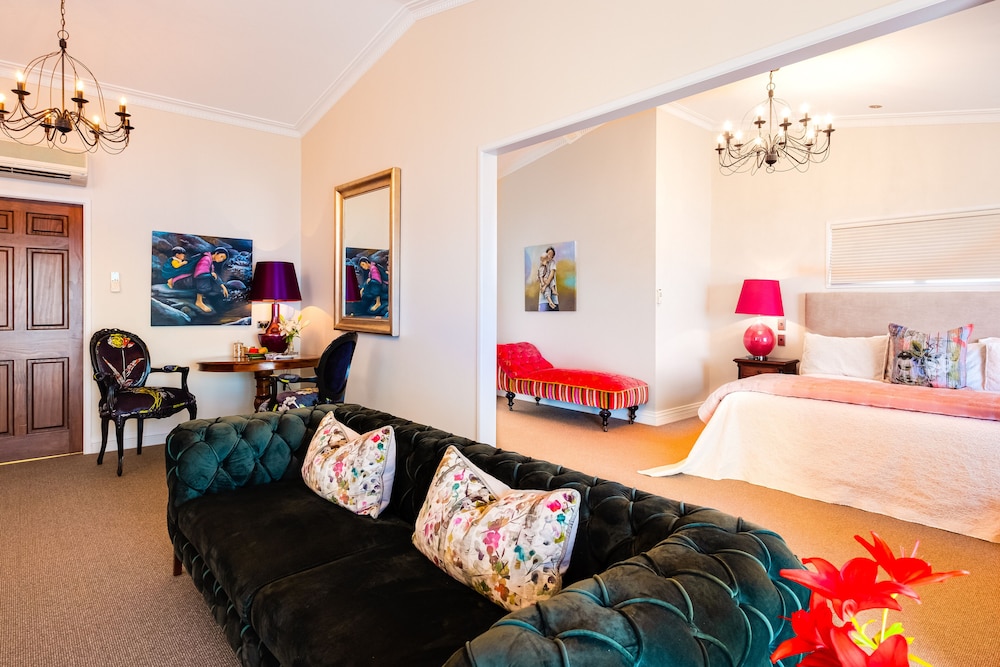 Lodge Suite - Photo 5