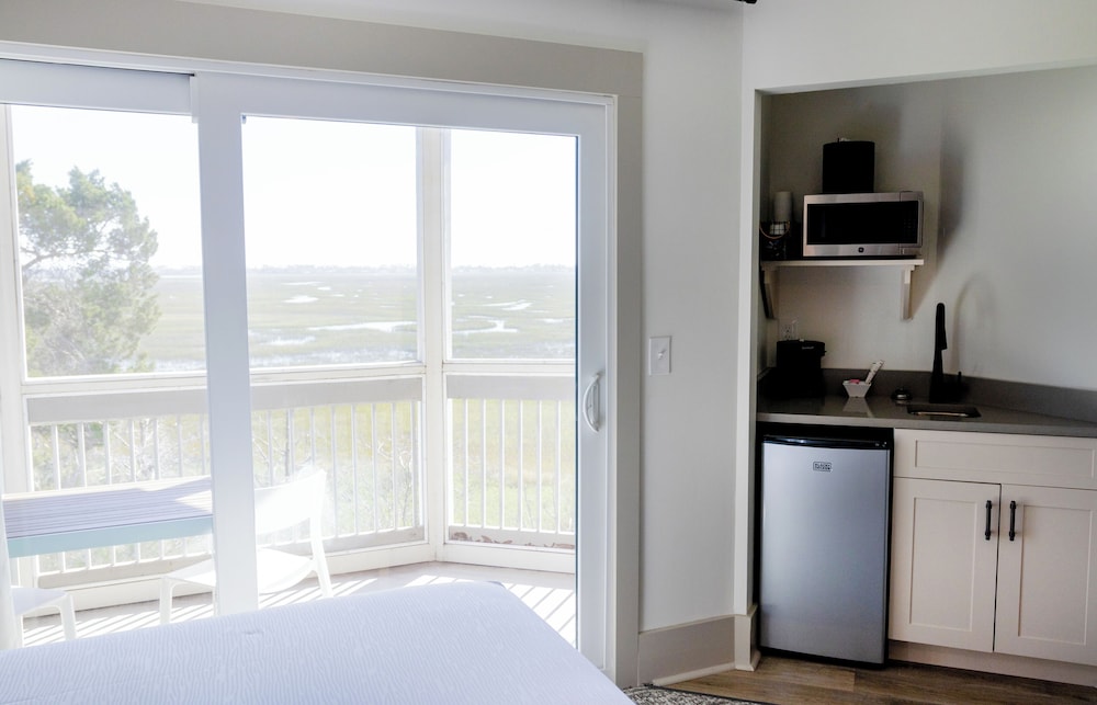 Room, 2 Queen Beds, Balcony - Photo 4