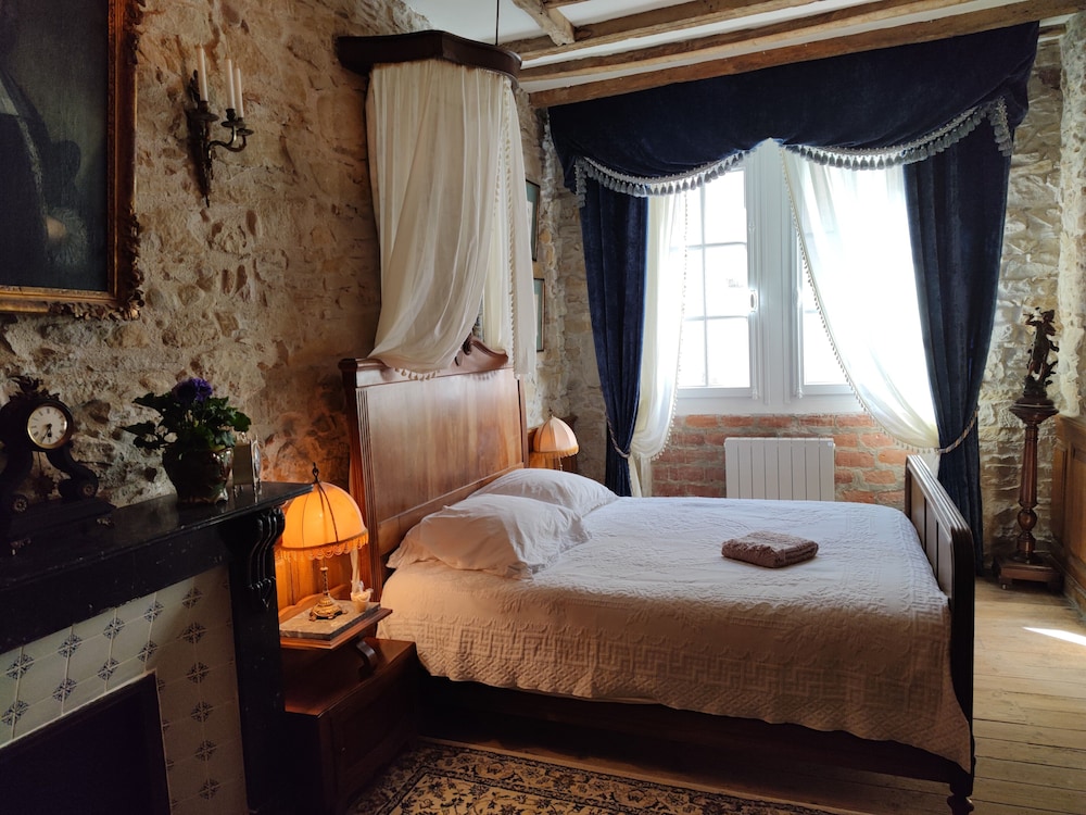 Traditional Double Room, 1 Double Bed, Non Smoking, Shared Bathroom