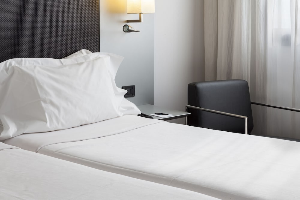 Standard Room, 1 King Bed - Photo 3