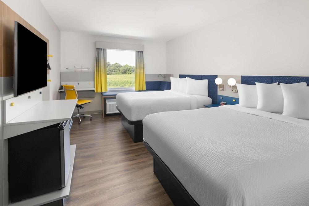 Room, 2 Queen Beds, Accessible, Non Smoking (Mobility, Bathtub w/Grab Bars) photo 3