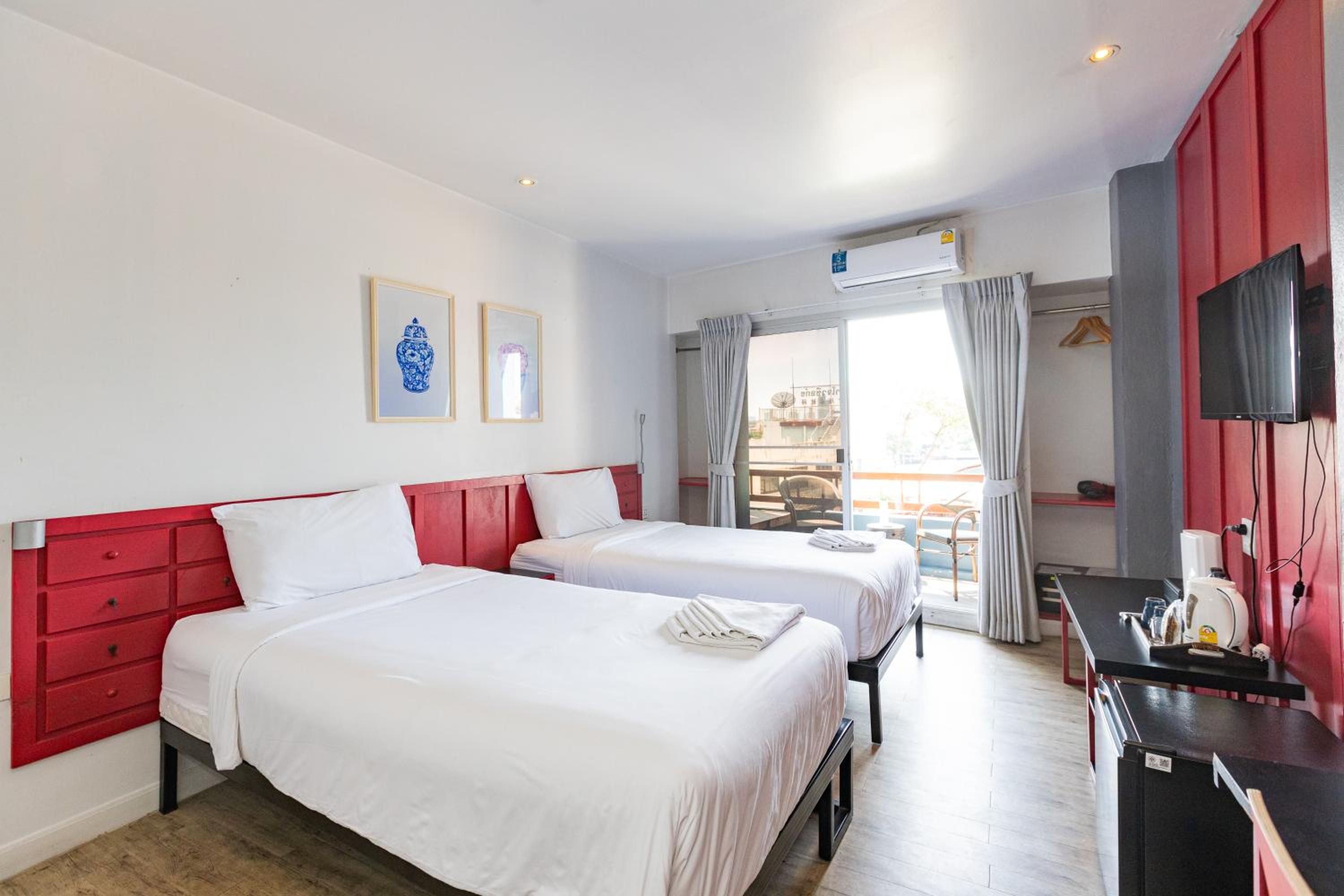 Executive Twin Room with Balcony photo 1