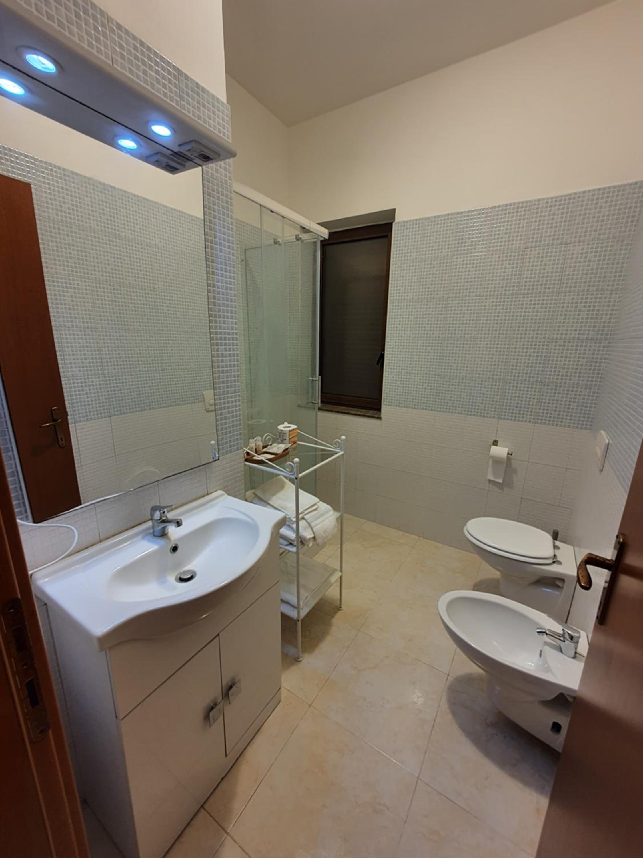 Small Double Room - Photo 3