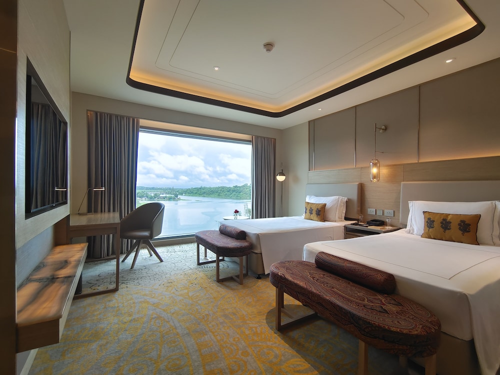 Deluxe Room, 2 Twin Beds, Lake View - Photo 1
