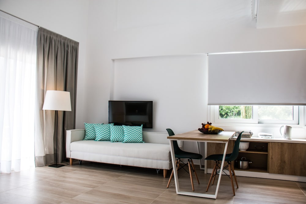 Suite, Multiple Beds, Non Smoking photo 2