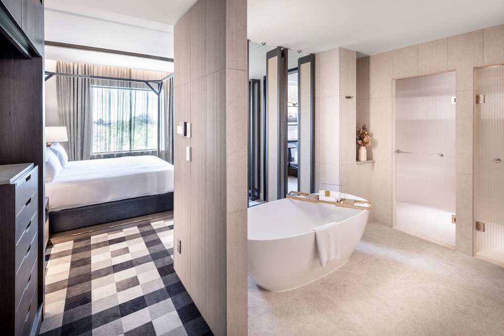 Presidential Suite, 1 King Bed thumbnail 5
