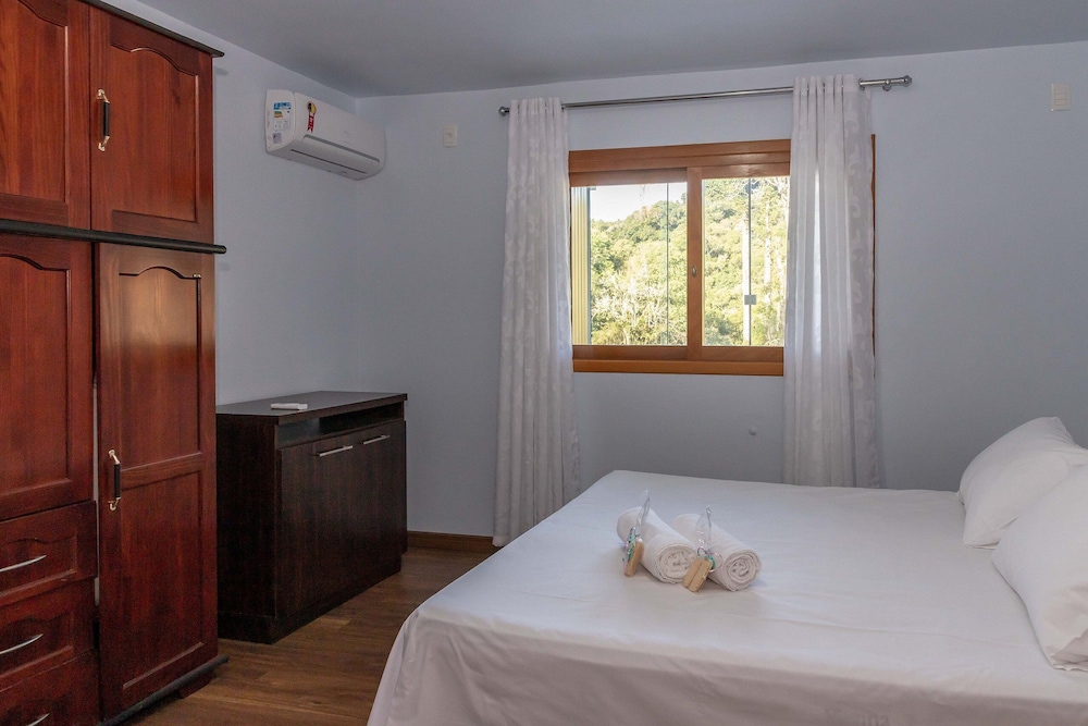House, Multiple Beds photo 1