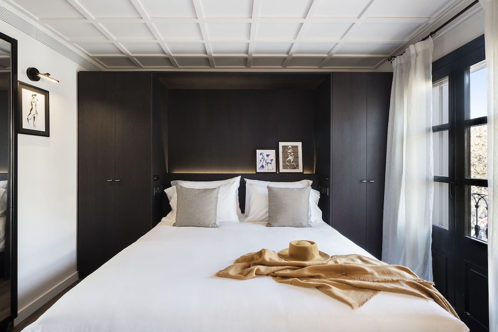 Deluxe Double Room, 1 Queen Bed, City View