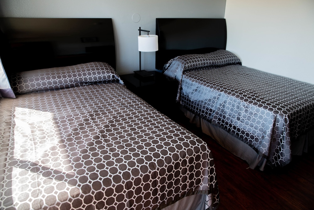 Standard Room, 2 Double Beds, Non Smoking - Photo 1