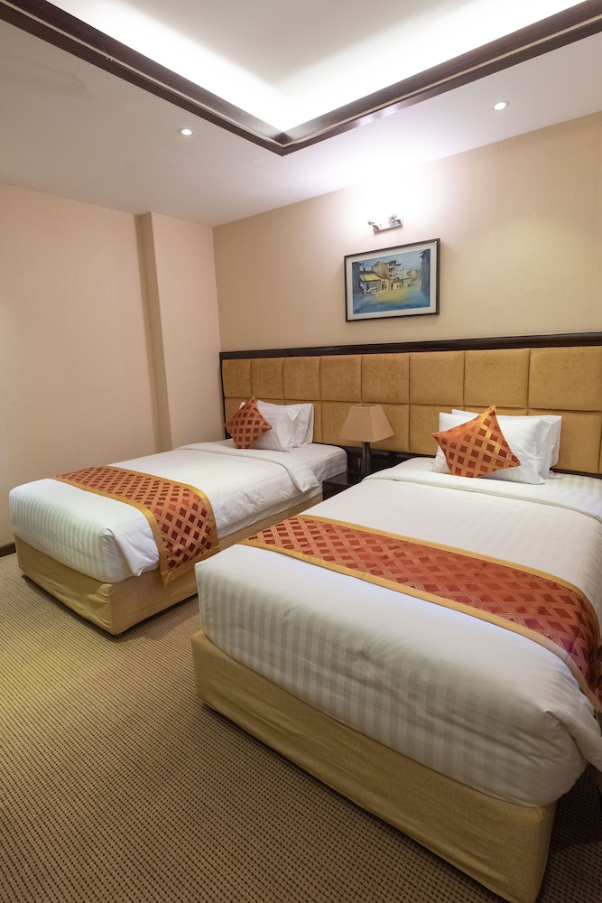 Premium Twin Room - Photo 1
