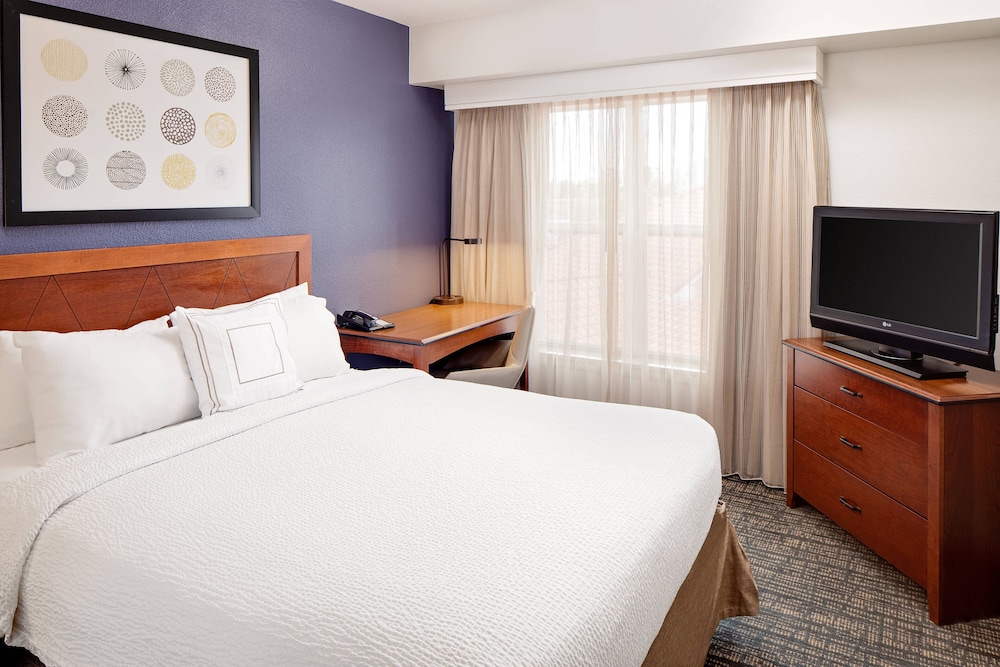 Suite, 1 Bedroom (Mobility/Hearing Access, Roll-In Shwr) photo 2