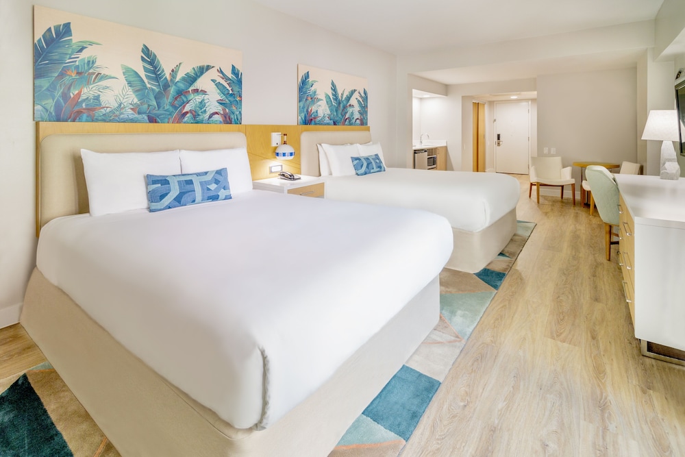 Suite, 2 Queen Beds, Non Smoking (Upgrade) - Photo 3