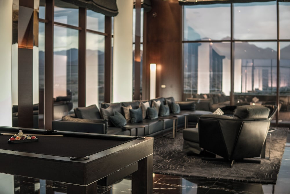 One 80 Suite - Photo 11